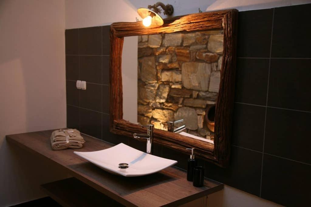 Chez Kiki Et Ioannis Daire Engaraí Dış mekan fotoğraf